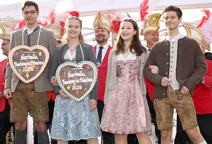 Narrhalla Prinzenpaare 2026: Prinz Stephan I. und Prinzessin Samantha I. (li.), Jugendprinzenpaar Jonathan I. und Sara I. am 11.11.2025 auf dem Viktualienmarkt (©Foto: Ingrid Grossmann) 